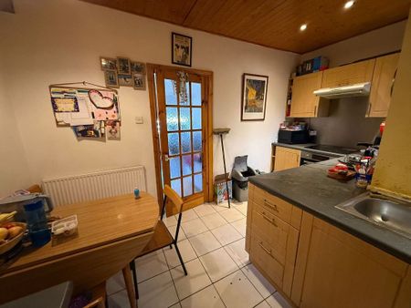 9 Ebor Parade, Belfast BT12 6NS - Photo 5