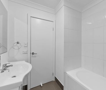 For Lease: Beautifully Presented Duplex in a Sought-After Waterford... - Photo 3