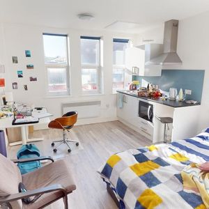 Studio to rent - Photo 2