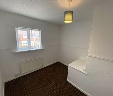 3 bedroom semi-detached house to rent - Photo 3