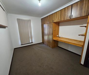 Top Location - Spacious House & Pool! *Open Thurs 19/02/ 4.00pm to ... - Photo 1