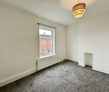 2 bedroom end of terrace house to rent - Photo 3