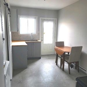 Immeuble - 894-896 Belvedere Sud - 595-603 Short 4½ Meublé Tout Inclus - Photo 2