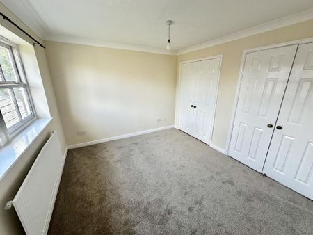 4 bedroom detached house to rent - Photo 2