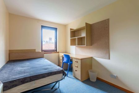 4 bedroom flat to rent - Photo 4