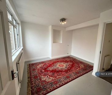 4 bedroom flat to rent - Photo 1