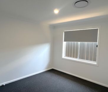 MODERN 4 BEDROOM HOME IN POTTERS LANE - Photo 4
