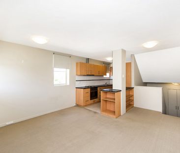 Spacious 2-Bedroom Apartment in Great Location - Photo 3