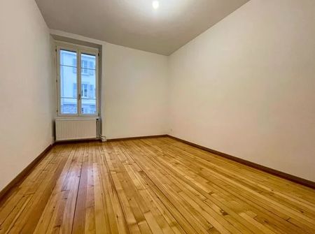 Appartement de 3 pièces au 1er étage entièrement rénové - Photo 2