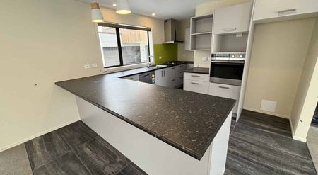 THREE BEDROOMS, WEST END - Photo 3