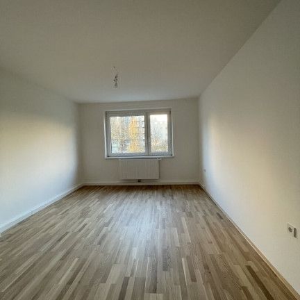 Fertig sanierte 3-Raum-Wohnung mit Balkon und Duschbad am Bindermichl! Ab sofort! - Foto 1