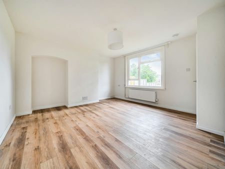 Semi-detached house to rent on - Photo 3