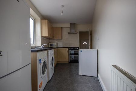 3 bedroom flat to rent - Photo 5