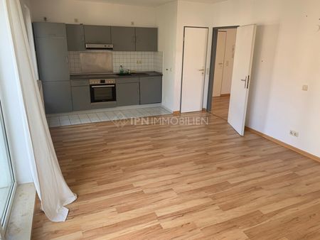 Helle Etagenwohnung mit EBK, Tageslicht-Duschbad und Balkon in der östlichen Altstadt - Photo 4