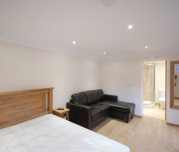 1 bedroom Flat To Let - Photo 1