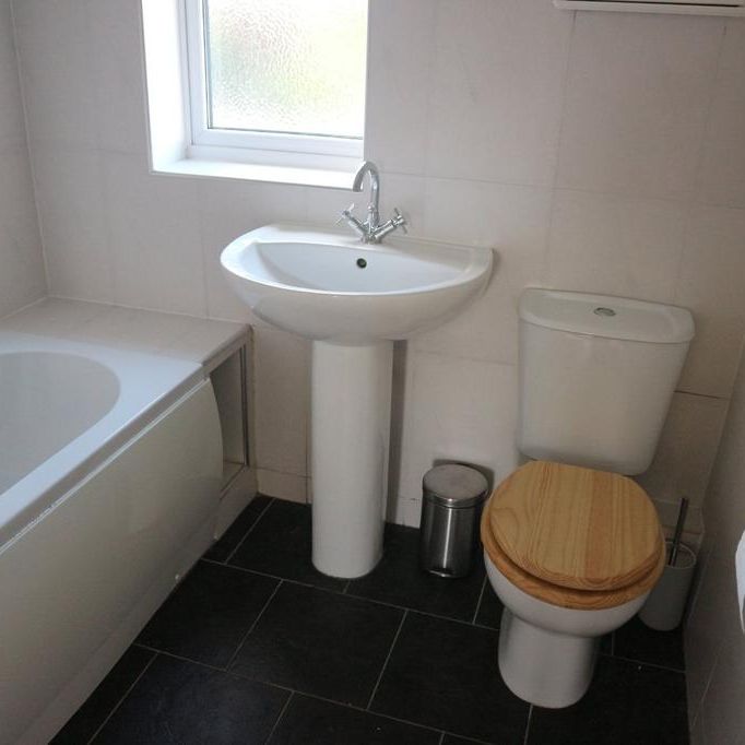 3 bedroom semi-detached house to rent - Photo 1