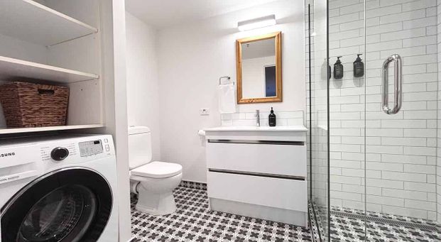 One-Bedroom Apartment in Iconic Heritage Building - Photo 1