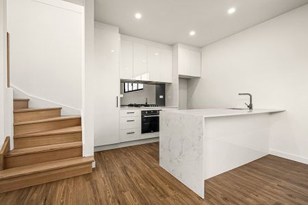 Modern 3-Bedroom, 3-Bathroom Home in Prime Footscray Location - Photo 2