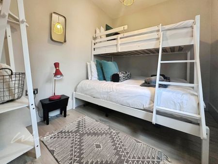 2 bedroom end of terrace house to rent - Photo 3