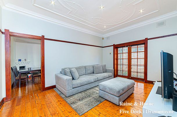 Charming Family Home in a Prime Location - Photo 1