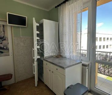 Dlouhodobý pronájem kompletně vybaveného bytu 2+1 s balkonem v cent... - Fotografie 3