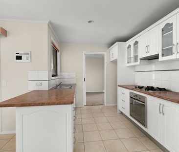 1 Rutherglen Way, Taylors Lakes VIC 3038 - Photo 4