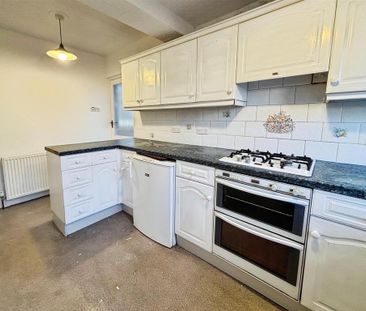 3 bedroom semi-detached house to rent - Photo 6