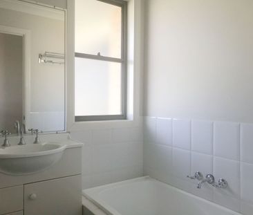 Stylish Modern Home Close to Everything - Photo 4