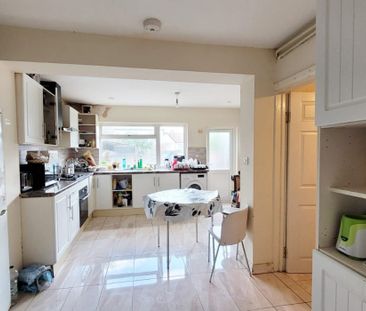 Lansbury Avenue, Edmonton, London N18 - Photo 3