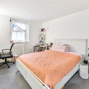 2 bedroom flat in 20-22 Craven Road - Photo 2