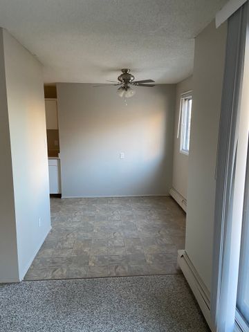 Hearth Manor - Photo 4