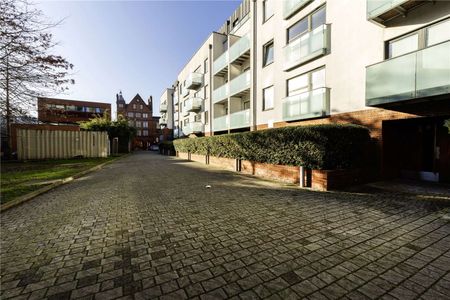 A modern one bedroom apartment set within a popular development in North Islington, close to Finsbury Park & Arsenal. - Photo 2