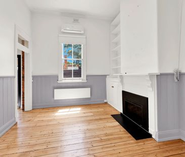 A home that delivers character, comfort and an exceptional inner ci... - Photo 2