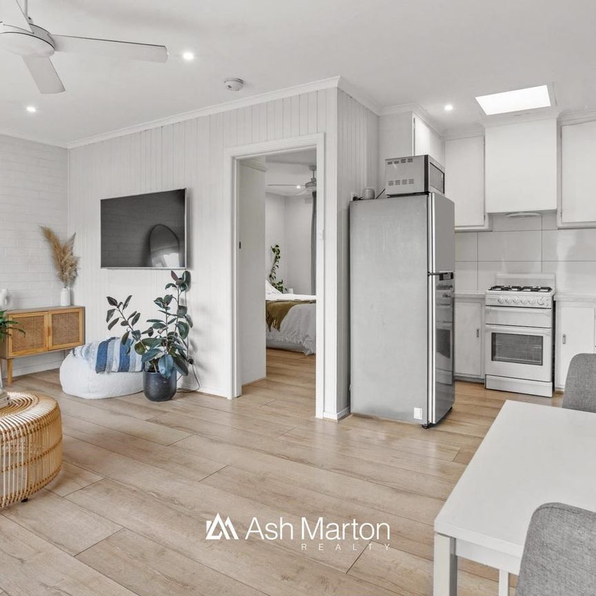 Light filled one bedroom unit - Photo 1