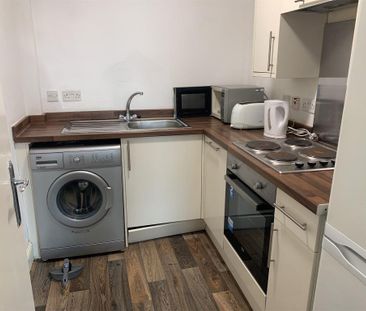 2 bedroom flat to rent - Photo 4