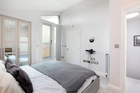 4 bedroom terraced house to rent - Photo 5