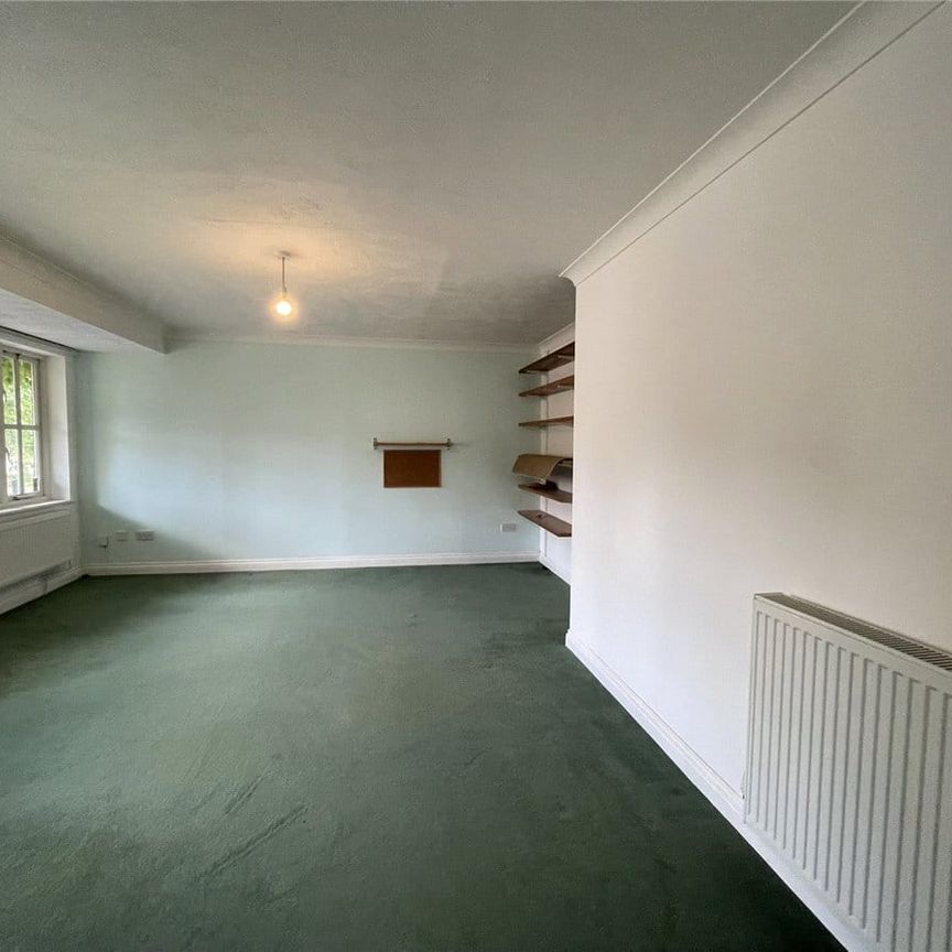 Detached 4 bedroom house in popular Dunstan Park. **AVAILABLE FOR AN INITIAL 6 MONTH TENANCY** - Photo 1