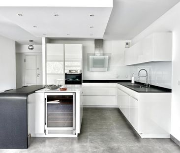 Location Appartement 4 pièces Meublé 122m² DIVONNE LES BAINS 01220 - Photo 4