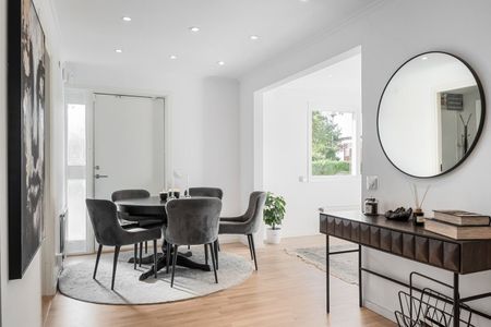 Idtjärnsgatan, Angered - Photo 2