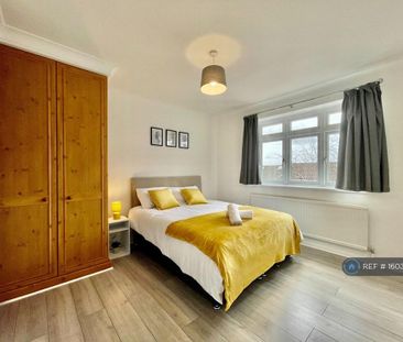 3 bedroom semi-detached house to rent - Photo 5