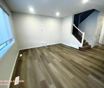 UPPER 2127 Muckleplum Crescent Southwest - Photo 2