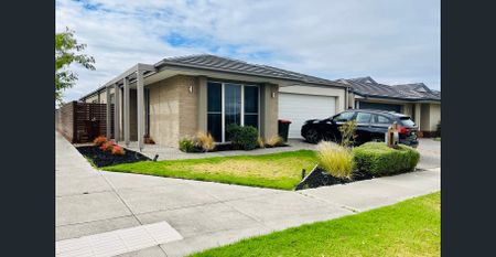 Spacious Family Home! - Photo 4