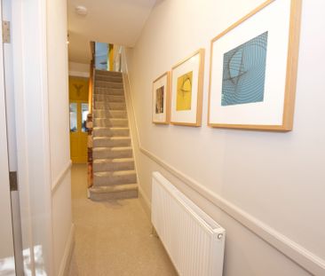 Fantastic house in great central location Room 2 - Double Room + En... - Photo 6