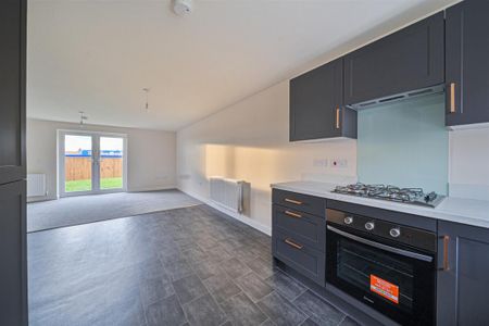 3 bedroom semi-detached house to rent - Photo 5