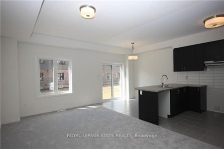 Townhouse For Lease | X8146490 - Photo 2