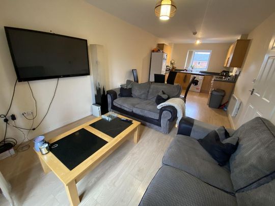 2 bedroom flat to rent - Photo 1