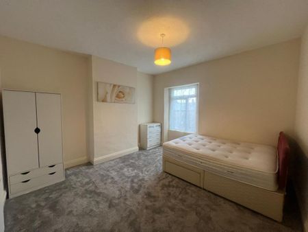 3 bedroom apartment to rent - Photo 5