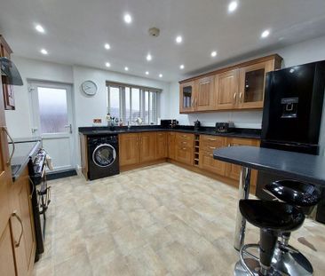 4 bedroom end of terrace house to rent - Photo 6