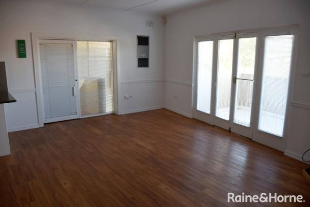 LUXURIOUS TURVEY PARK APARTMENT - Photo 1