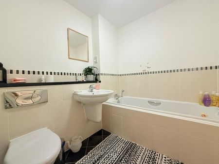 Bramshott Place, Fleet - 2 bedrooms Property for lettings - Seymours - Photo 5